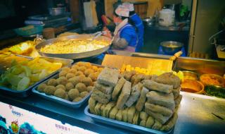 只是在人群中多看了你一眼